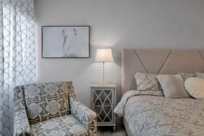 Modern Old Town 1 Bedroom Condo